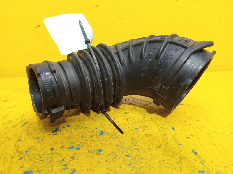 Патрубок воздушного фильтра Audi A4 2007-2015 CDH 06H129629 контрактная