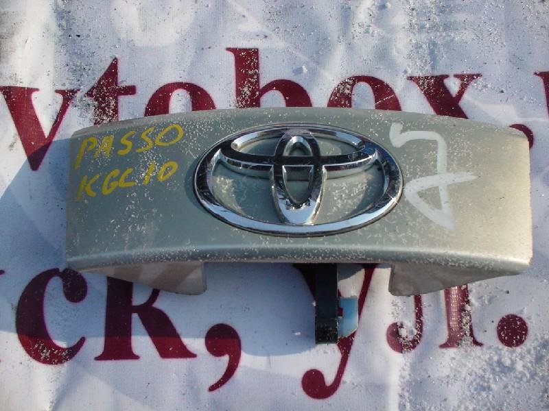 Накладка 5-й двери Toyota Passo KGC10 1KR (б/у)