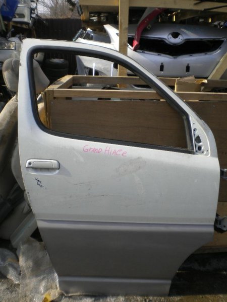 Дверь Toyota Grand Hiace VCH16 передняя правая (б/у)