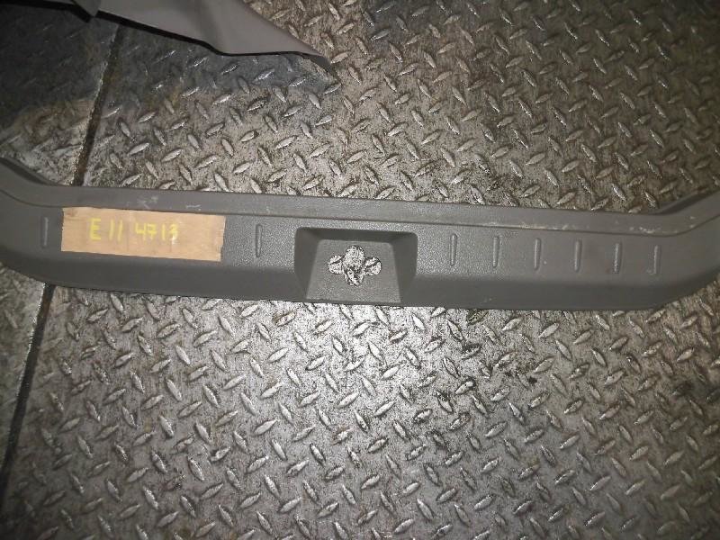 Накладка замка багажника Nissan Note E11 HR15 (б/у)