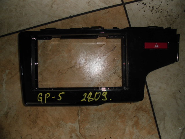 Консоль магнитофона Honda Fit GP5 (б/у)