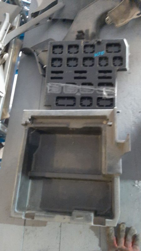 Ящик под инструменты Toyota Sienta NCP81 задний левый (б/у)