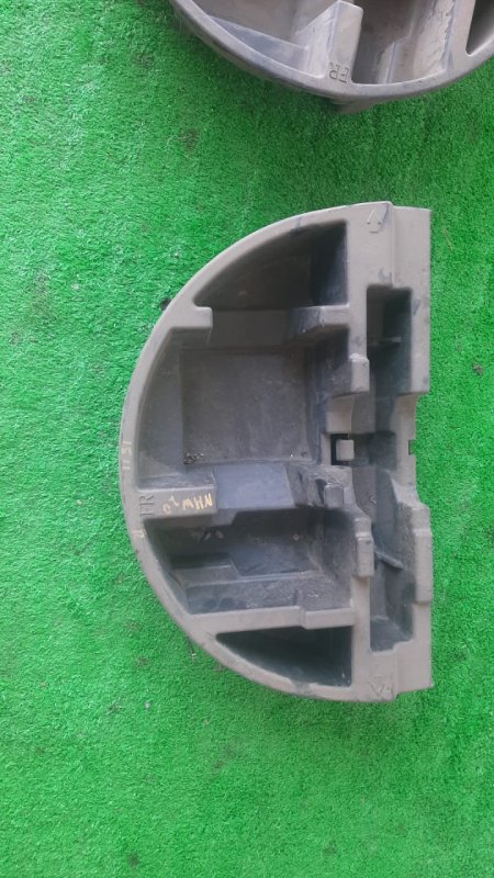 Ящик под инструменты Toyota Prius NHW20 (б/у)