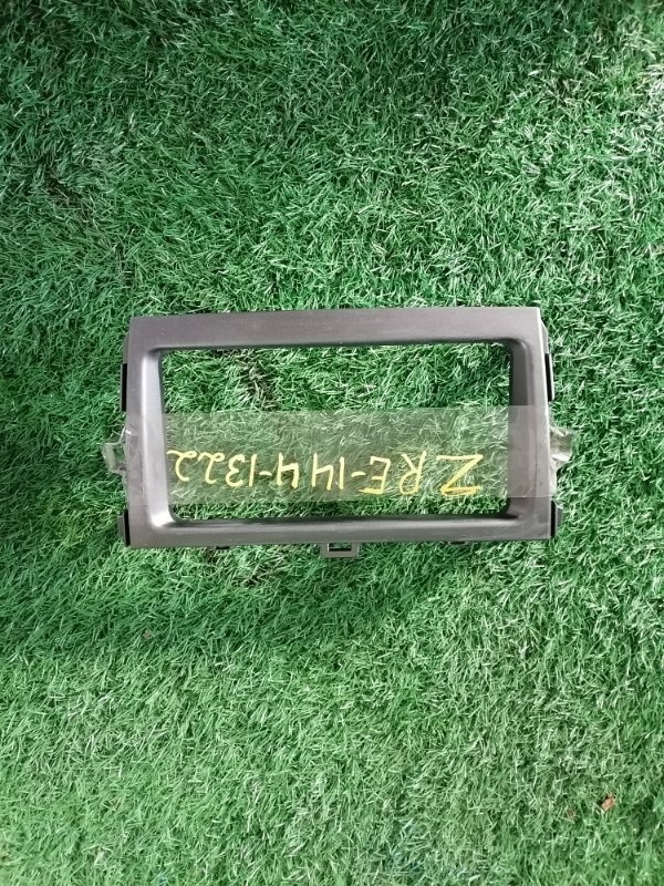 Консоль магнитофона Toyota Corolla Fielder ZRE144 2ZR (б/у)