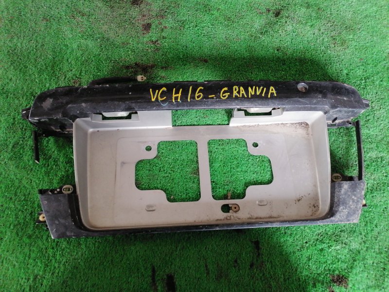 Рамка для номера Toyota Granvia VCH16 5VZ (б/у)