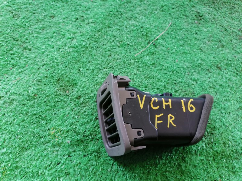 Дуйки Toyota Grand Hiace VCH16 передние правые (б/у)