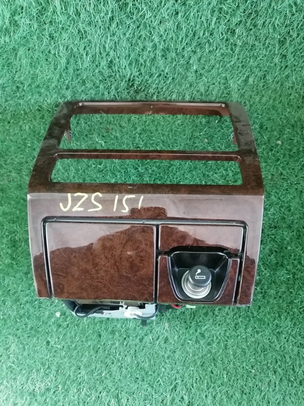 Консоль магнитофона Toyota Crown JZS151 1JZ (б/у)