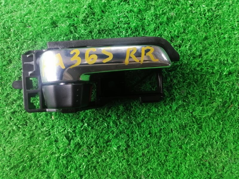 Ручка двери внутренняя Suzuki Alto HA36S R06A задняя правая (б/у)