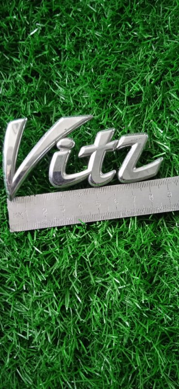Эмблема Toyota Vitz (б/у)