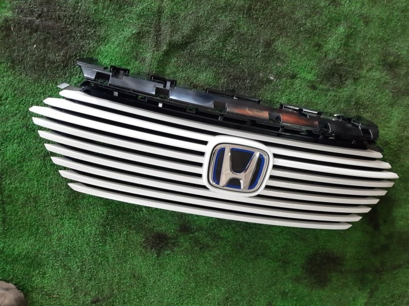 Решетка радиатора Honda Vezel RV4 LEC (б/у)