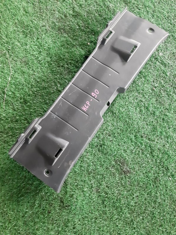 Накладка замка багажника Toyota Vitz KCP90 1KR (б/у)
