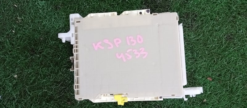 Блок предохранителей Toyota Vitz KSP130 1KR (б/у)