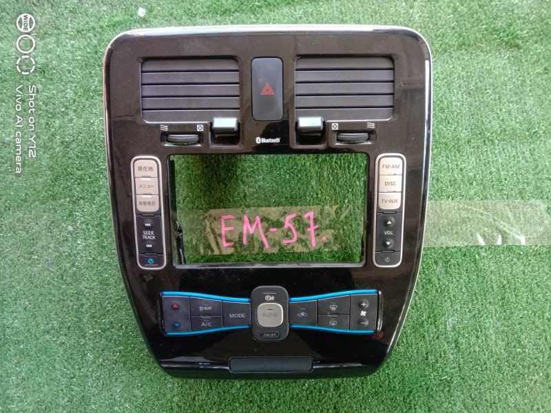 Консоль магнитофона Nissan Leaf AZE0 EM57 (б/у)