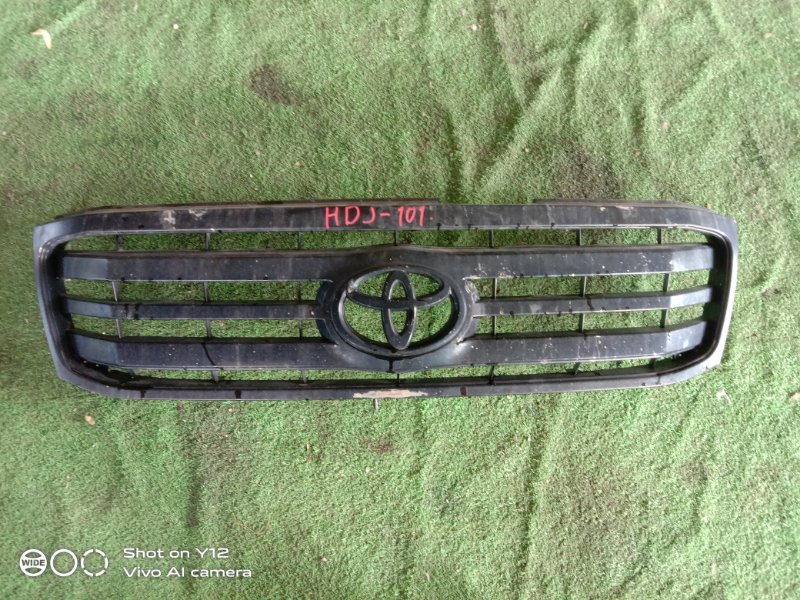 Решетка радиатора Toyota Land Cruiser HDJ101 (б/у)