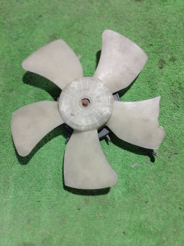 Вентилятор радиатора Toyota Isis ZNM10 1ZZ (б/у)