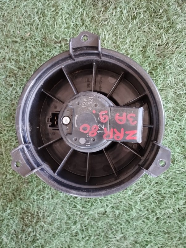 Мотор печки Toyota Esquire ZRR80 3ZR 2015 задний (б/у)
