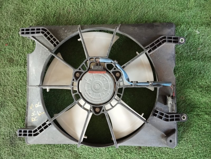 Диффузор радиатора Honda Step Wagon RK5 передний правый (б/у)