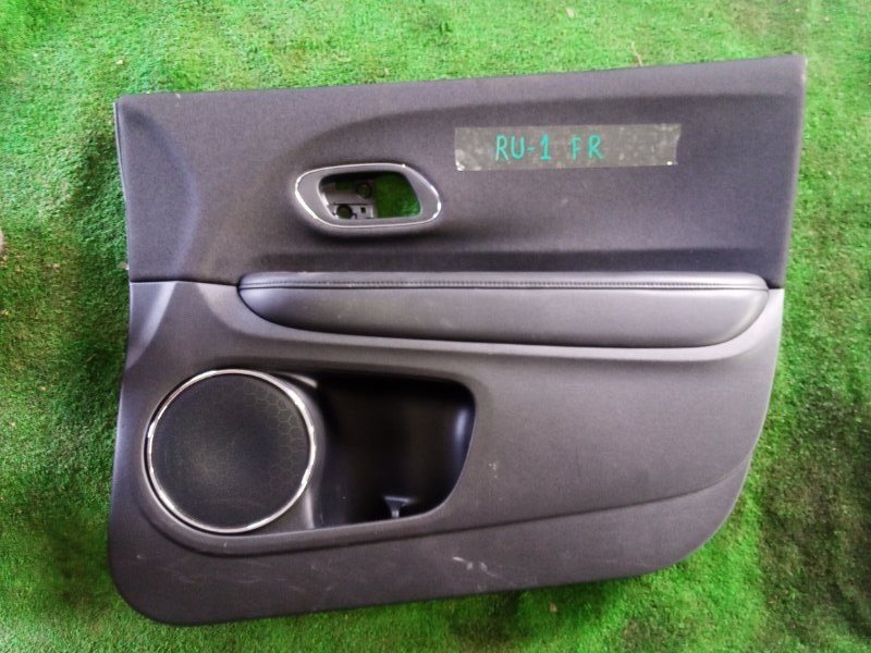 Обшивка дверей Honda Vezel RU1 L15B 2019 передняя правая (б/у)