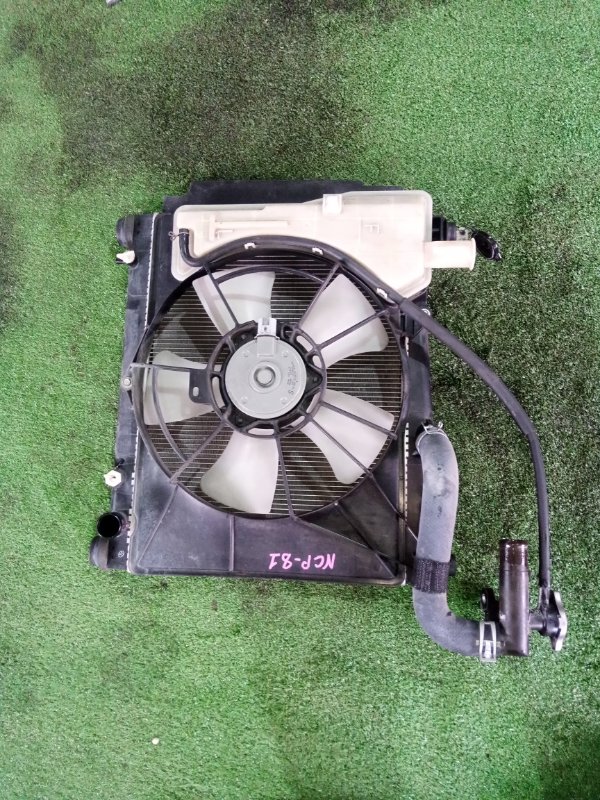 Радиатор основной Toyota Sienta NCP81-5193764 1NZ 2013 (б/у)