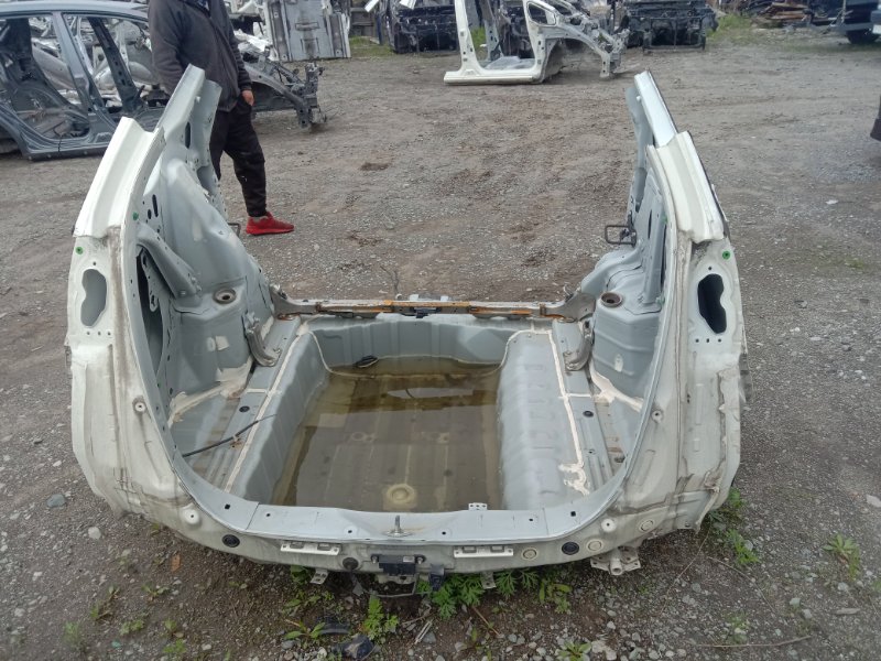 Rear cut Honda Fit Shuttle GG7-3006636 L15A 2011 (б/у)