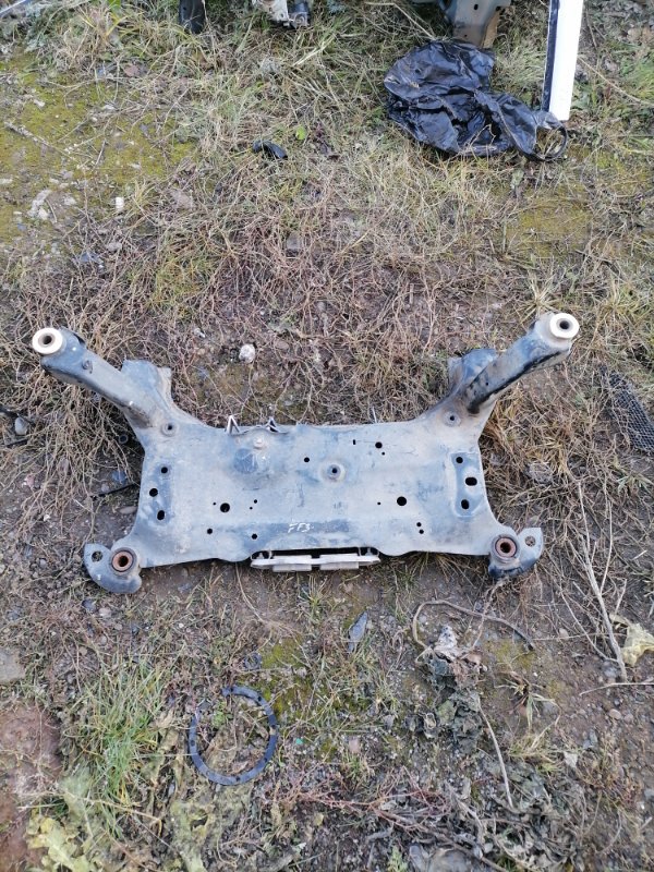 Подрамник Ford Focus 3 (б/у) Подрамник Ford Focus 3 (б/у)