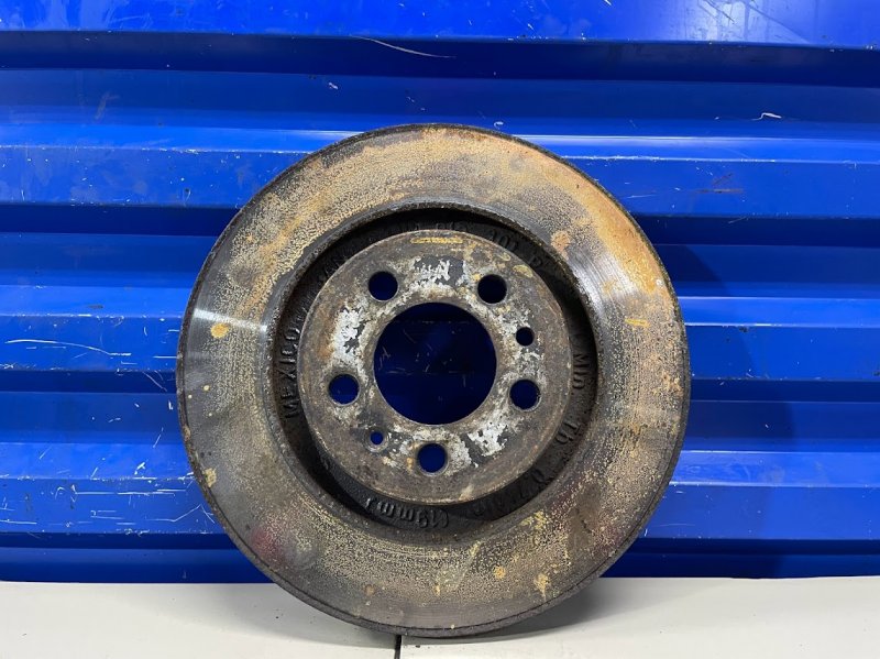 Запчасть диск тормозной передний Volkswagen Golf 2001 mk4 1.4 AXP 1J0615301P Б/У Диск тормозной передний Volkswagen Golf 2001 mk4 1.4 AXP 1J0615301P Б/У
