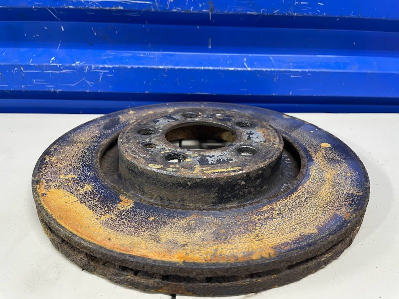 Диск тормозной передний Golf 2001 mk4 1.4 AXP Диск тормозной передний Golf 2001 mk4 1.4 AXP