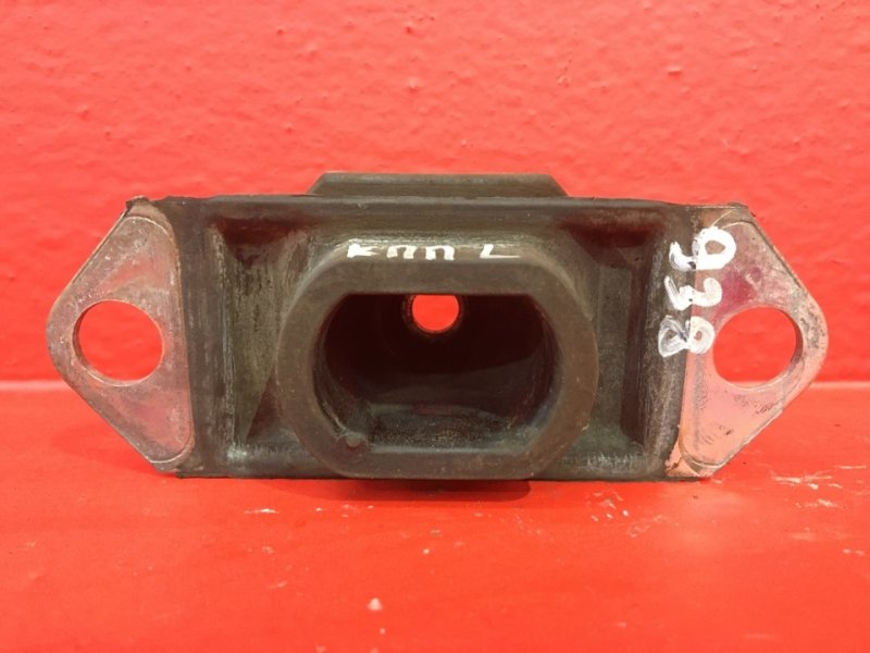 Подушка КПП левая Scenic 2005 2 1.4 K4J740 Подушка КПП левая Scenic 2005 2 1.4 K4J740