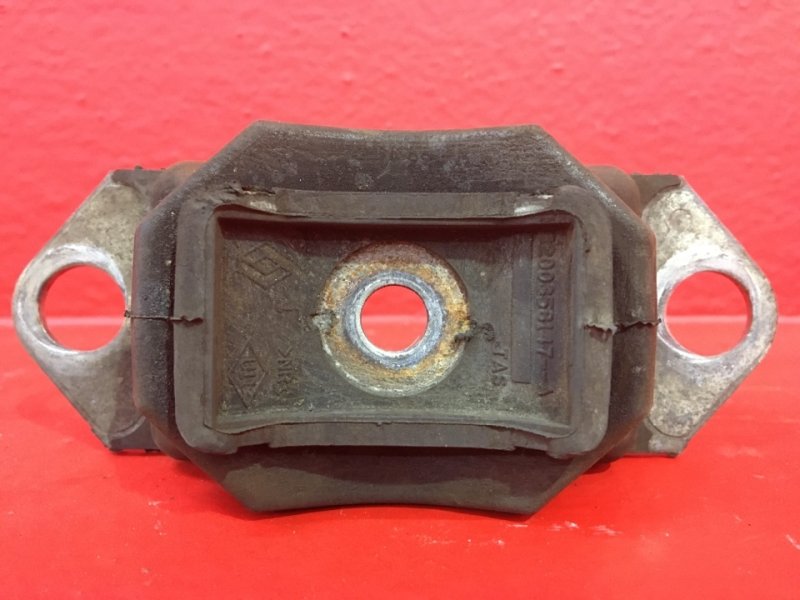 Подушка КПП левая Renault Scenic 2 1.4 K4J740 Подушка КПП левая Renault Scenic 2 1.4 K4J740