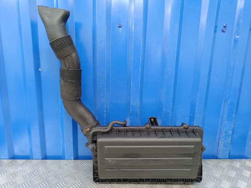 Корпус воздушного фильтра Volkswagen Golf 2009 6 1.4 CGG 036129611CD контрактная