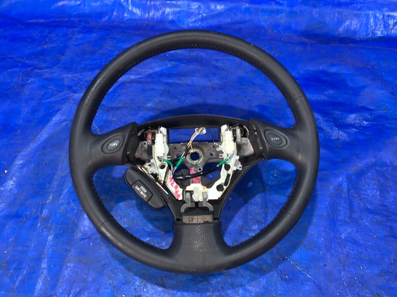 Руль Toyota Noah AZR65 (б/у) Руль Toyota Noah AZR65 (б/у)