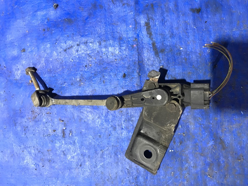 Датчик уровня кузова задний правый S500 W220 Датчик уровня кузова задний правый S500 W220