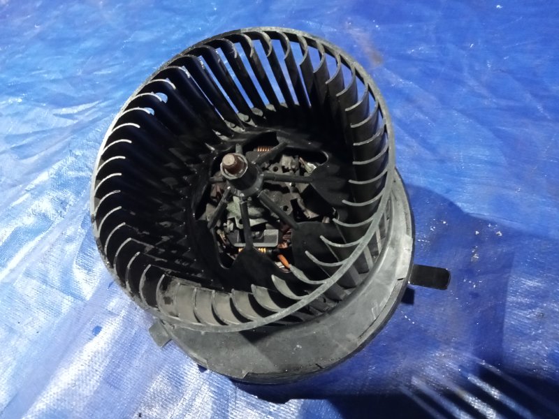 Мотор печки VOLKSWAGEN GOLF 1KCAZ 1K2819015 контрактная
