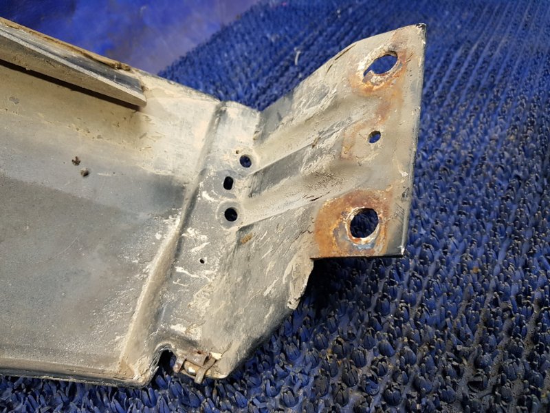 Крыло переднее правое NAVIGATOR U228