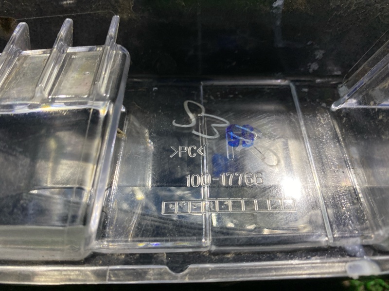 Фара передняя правая RENAULT KANGOO Фара передняя правая RENAULT KANGOO