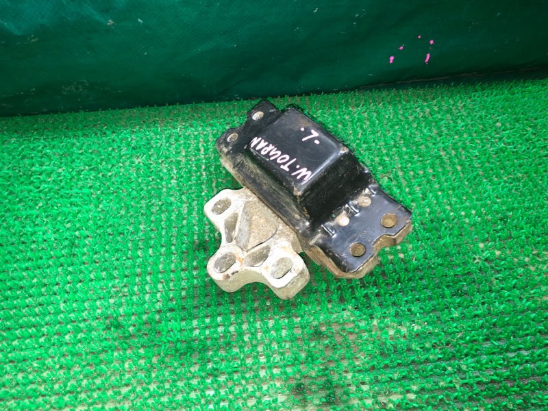 Подушка двигателя левая VOLKSWAGEN TOURAN 1T2 BLG 1K0199555AD контрактная