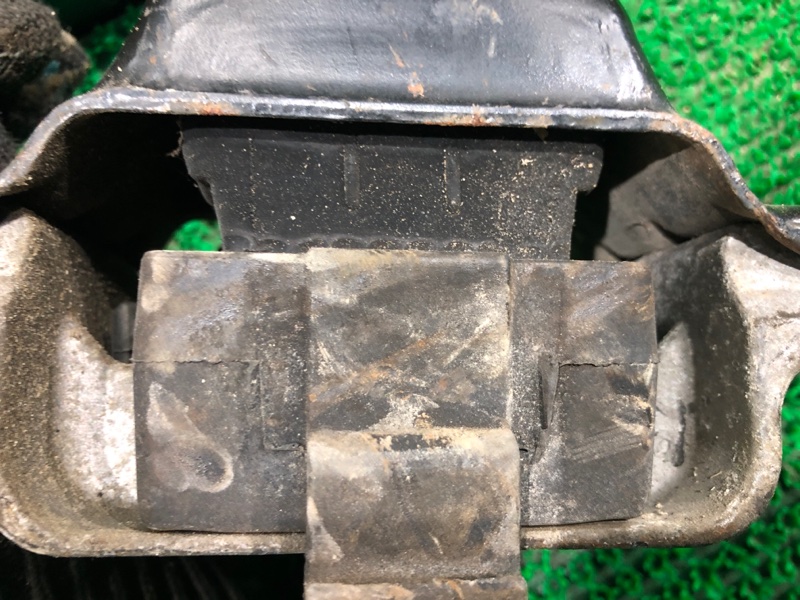 Подушка двигателя левая TOURAN 1T2 BLG