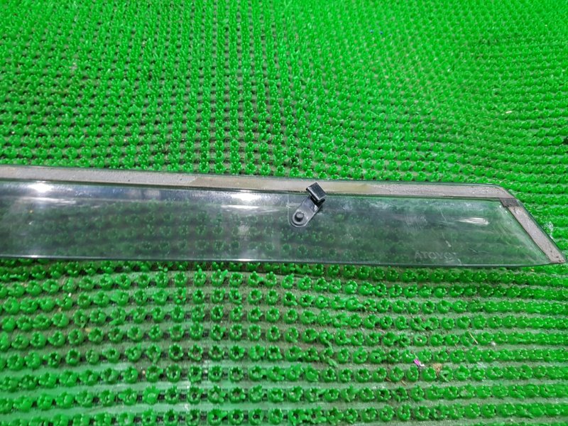 Ветровик задний правый IST 2005.05 NCP60 2NZFE