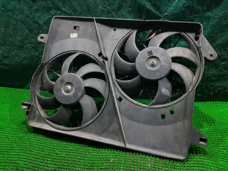 Диффузор радиатора 300C LE Диффузор радиатора 300C LE