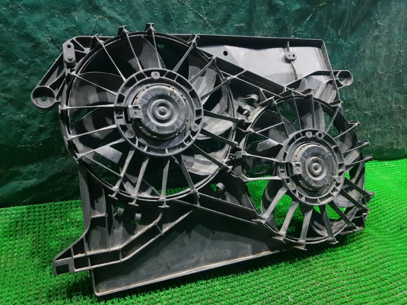 Диффузор радиатора 300C LE Диффузор радиатора 300C LE