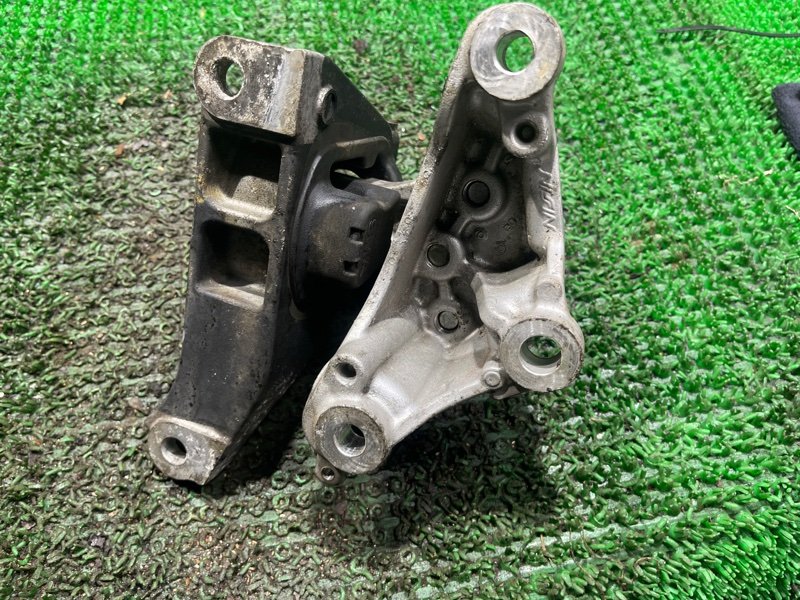 Подушка двигателя левая STREAM RN7 R18A