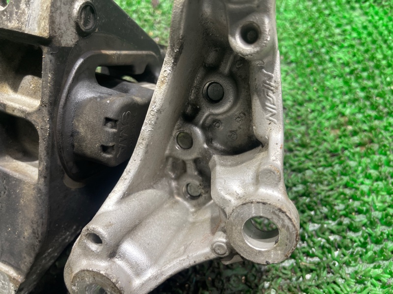 Подушка двигателя левая STREAM RN7 R18A