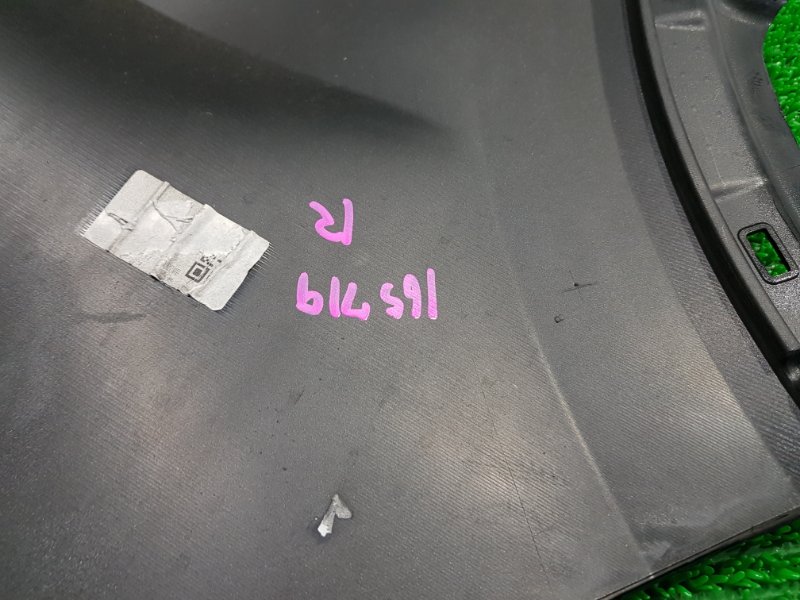 Клык бампера передний правый VEZEL RU4