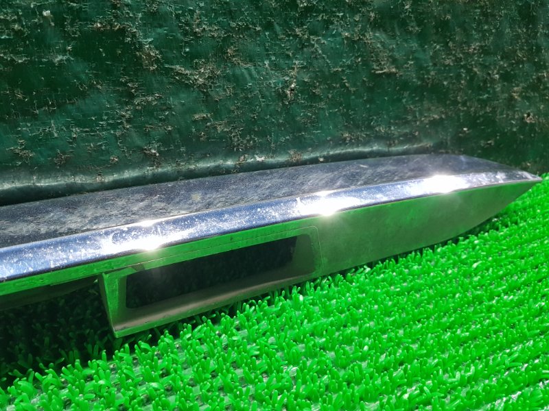 Накладка 5-й двери TOYOTA ESTIMA GSR55 2GRFE