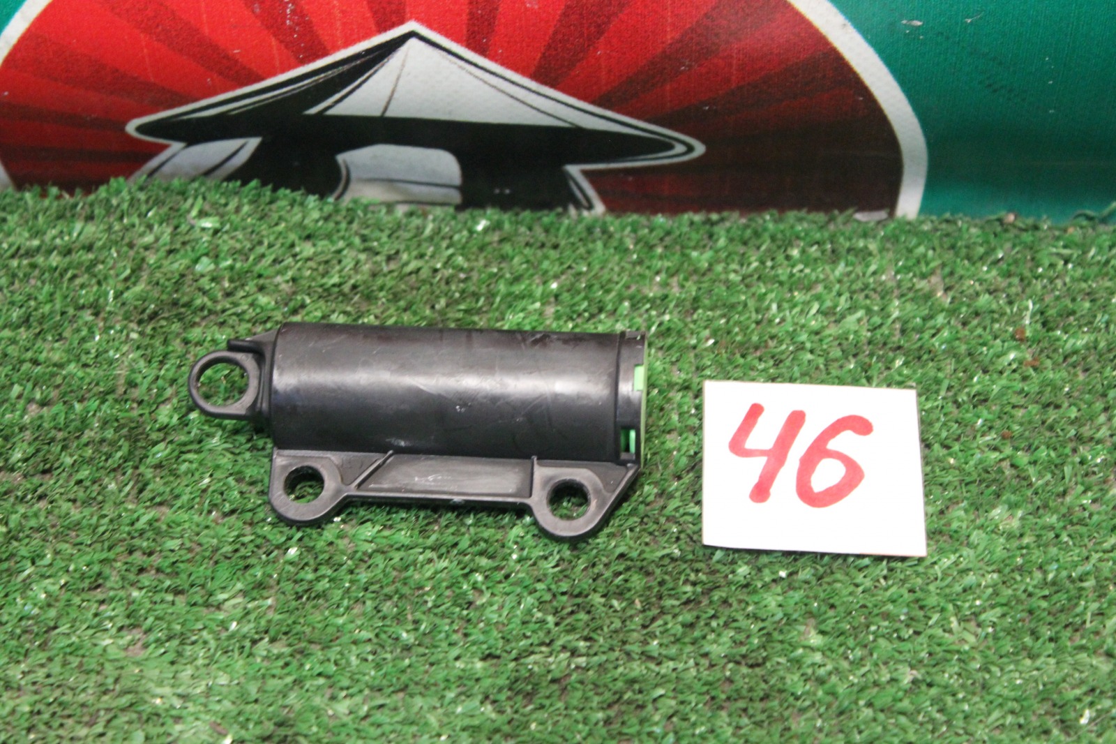 Амортизатор бардачка е34