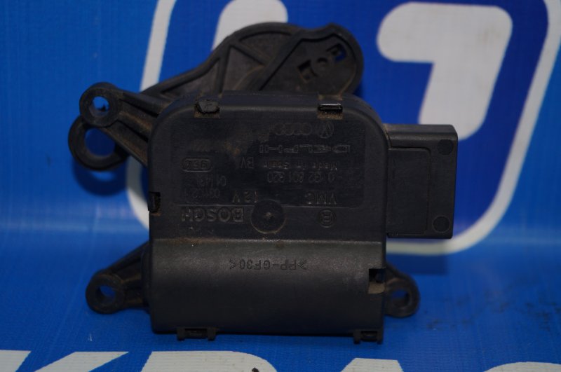 Моторчик заслонки печки Audi A3 8P 1.4 (CAX) 0132801320 Б/У