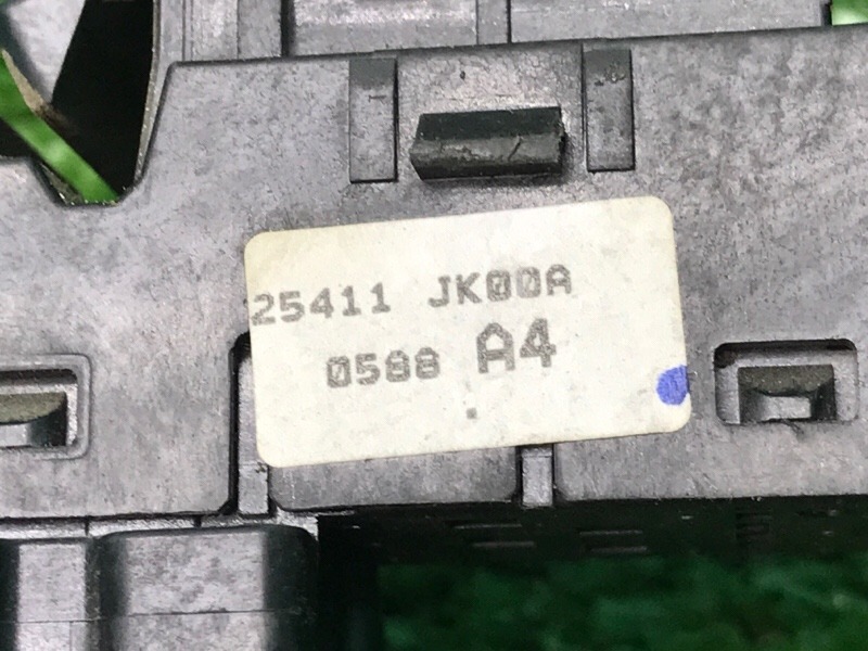 Кнопка стеклоподъемника задняя правая EX35 2008 J50 3.5 VQ35HR