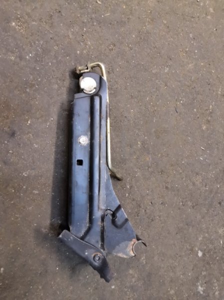 Домкрат Volvo 850 Домкрат Volvo 850