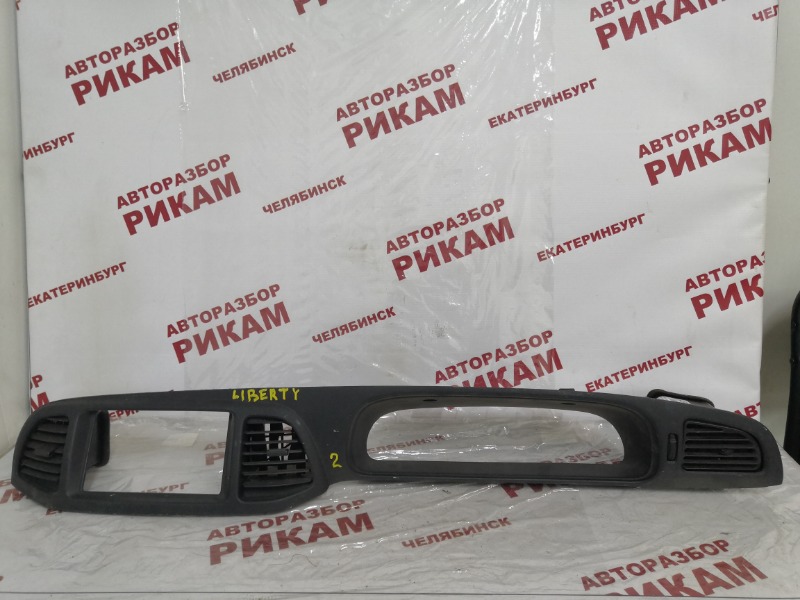 Накладка панели приборов Nissan Liberty PNM12