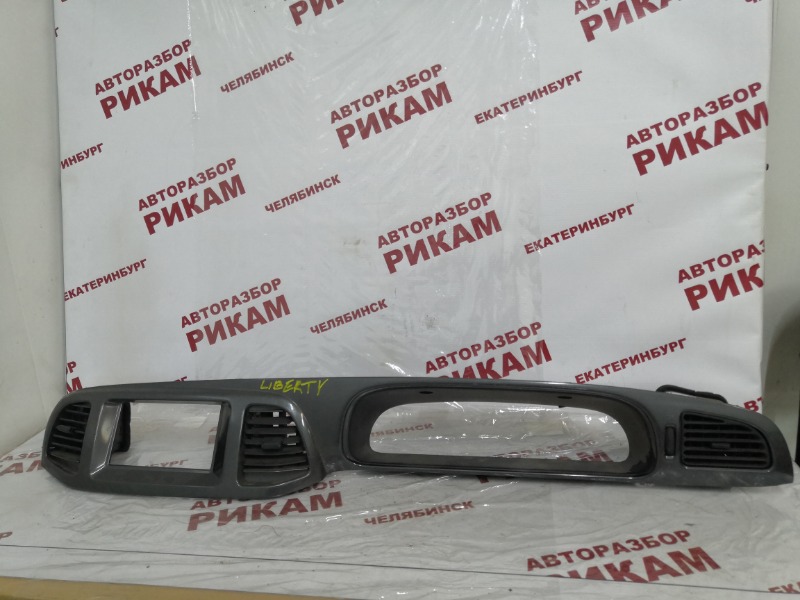 Накладка панели приборов Nissan Liberty PNM12